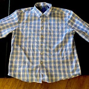 Men’s button down dress shirt XXL great condition.  Iron and wear.